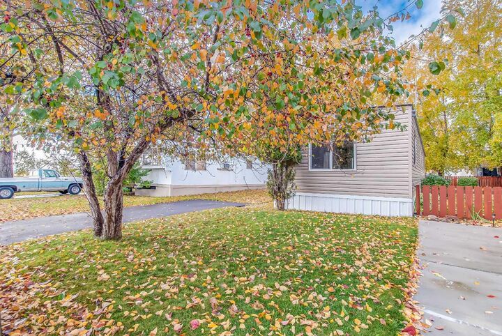 Property Photo: 4000 13 Avenue SE 200 AB T1B 1J3