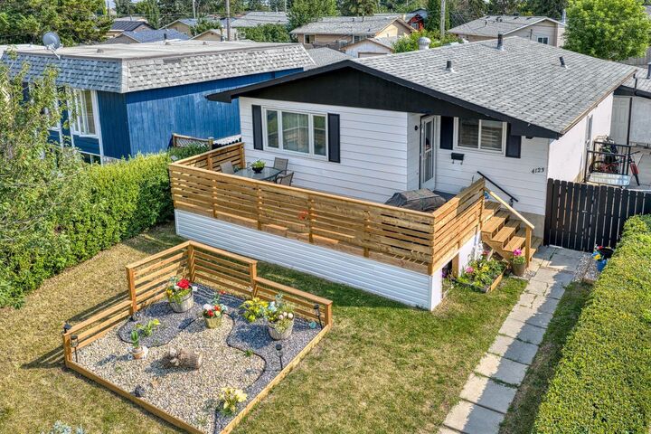 Property Photo:  4123 30 Avenue SE  AB T2B 0H3 