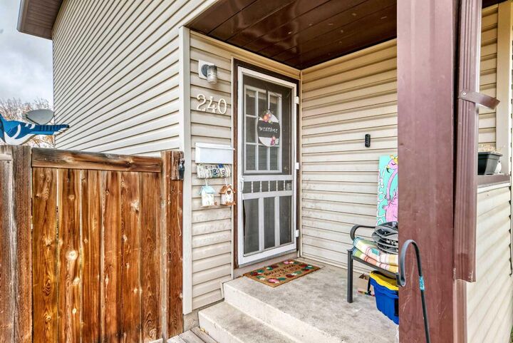 Property Photo:  240 Jensen Drive NE  AB T4B 1P6 