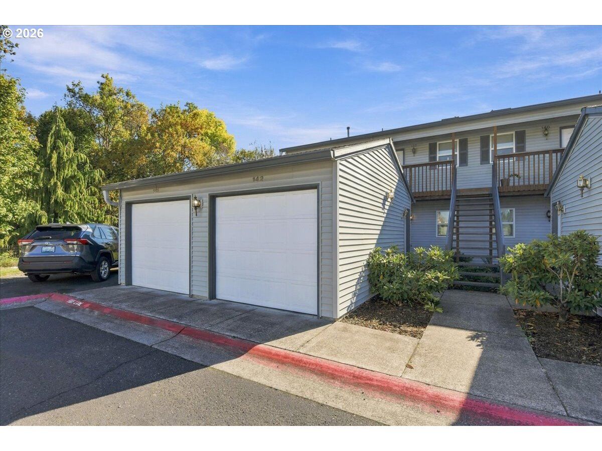 Property Photo:  4000 NE 109th Ave Bb141  WA 98682 