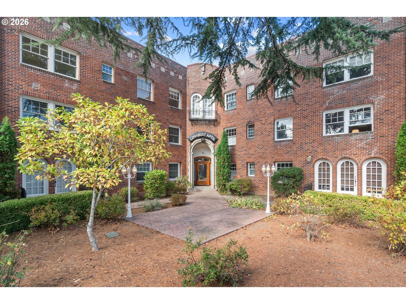 Property Photo:  711 NE Randall Ave 301  OR 97232 