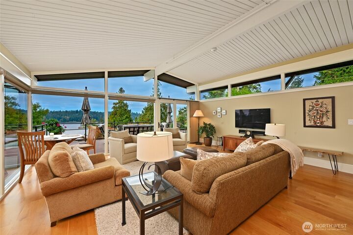 Property Photo: 7731 SE 58th St WA 98040