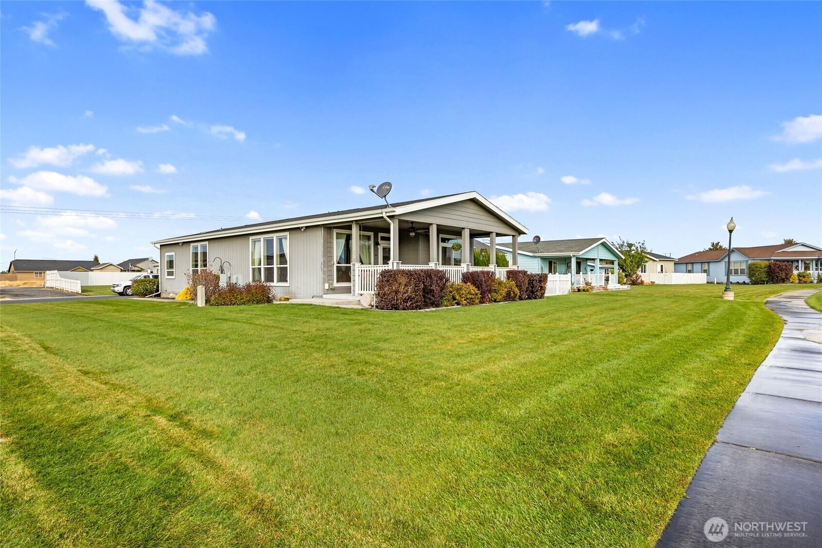 Property Photo: 1701 E Burr Avenue 32 WA 98837