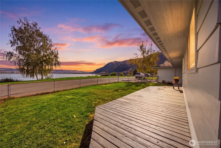 Property Photo:  501  1st Street S  WA 98812 