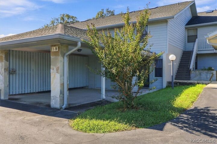 Property Photo: 690 E Gilchrist Court FL 34442