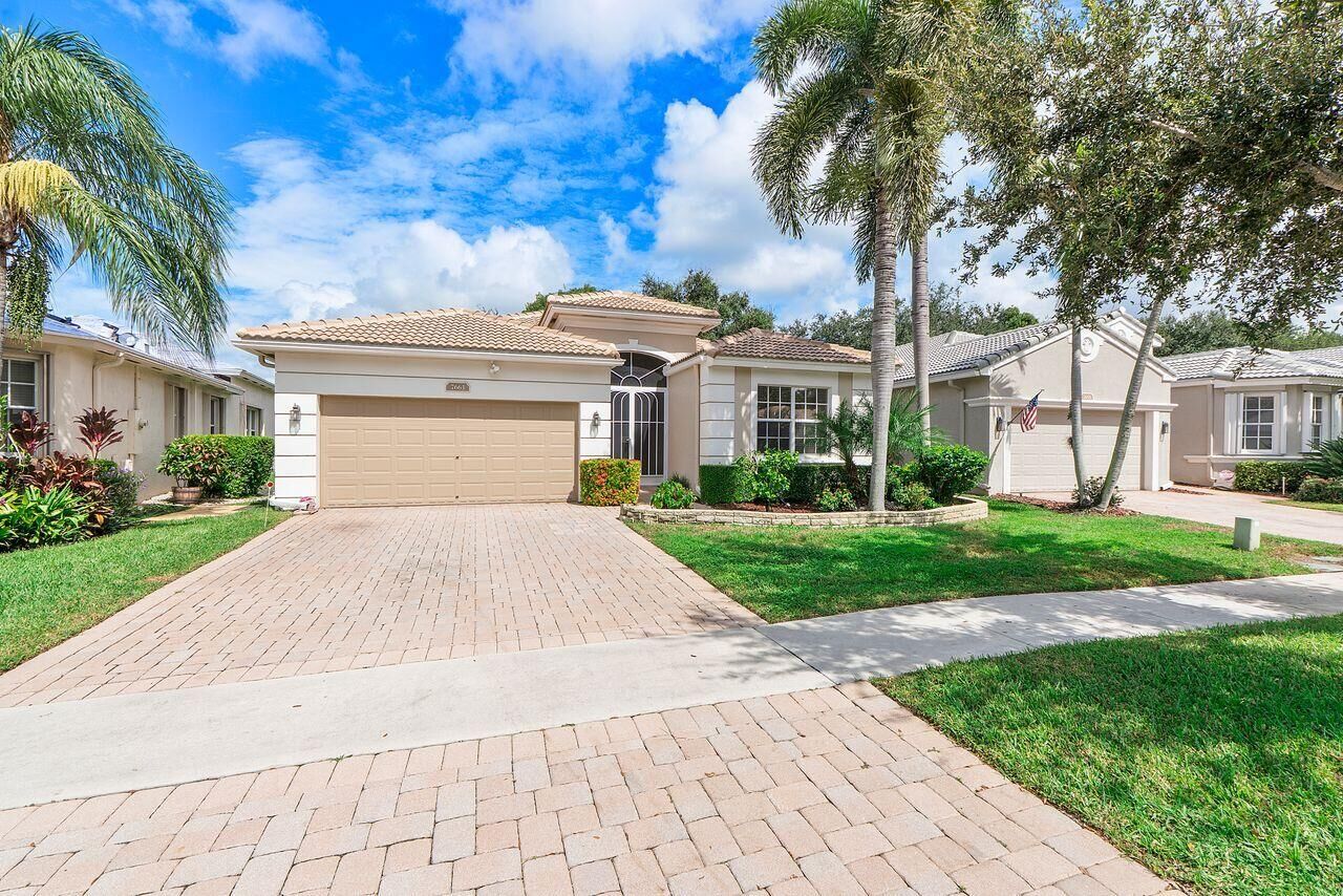 Property Photo: 7663 New Holland Way FL 33437