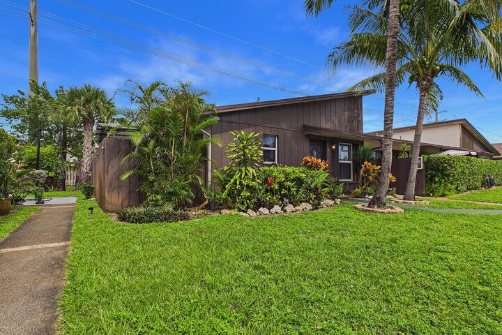 Property Photo:  3200 NW 5th Terrace 24  FL 33064 