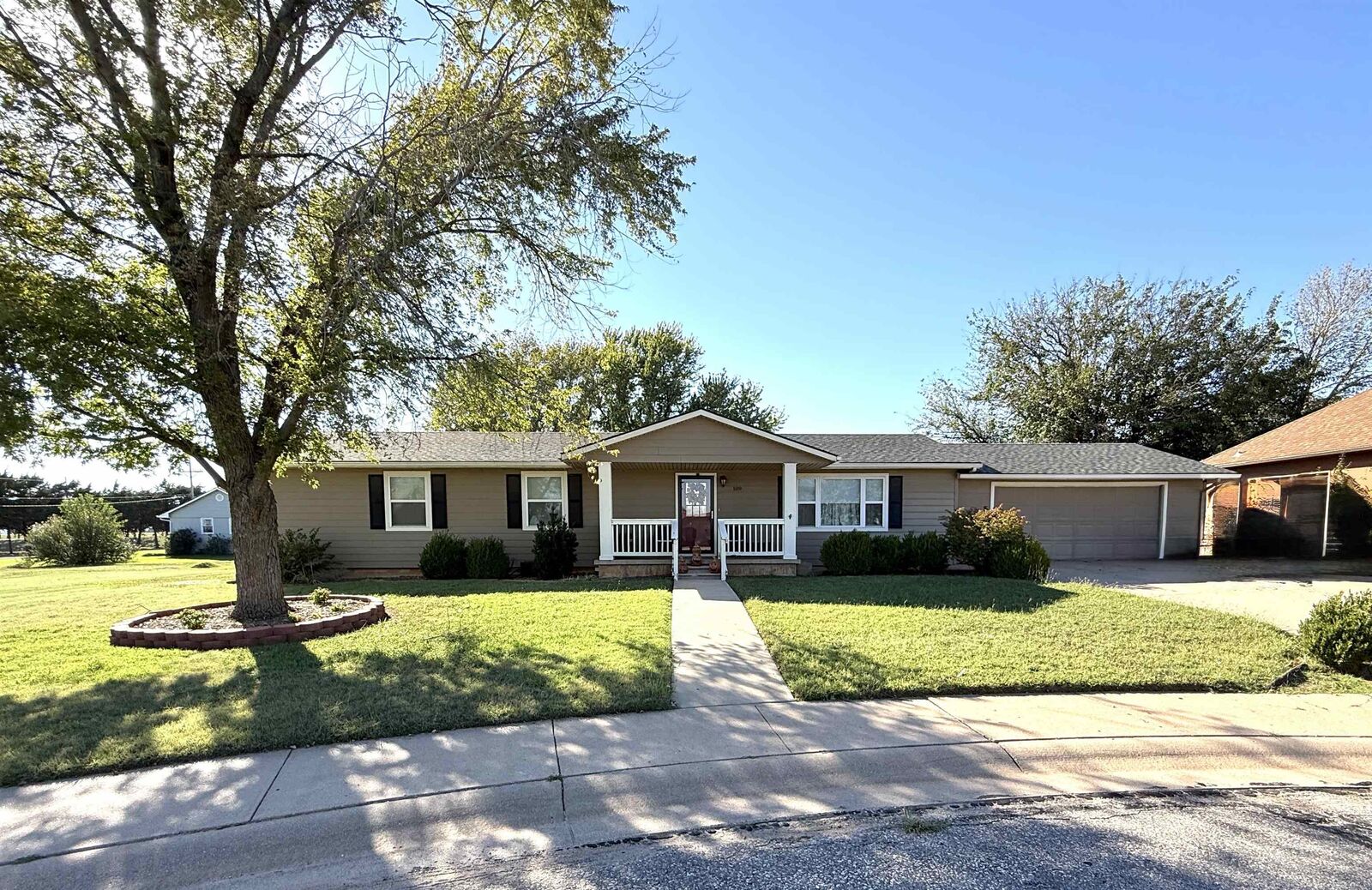 Property Photo:  109 N Lisa Circle  KS 67104 