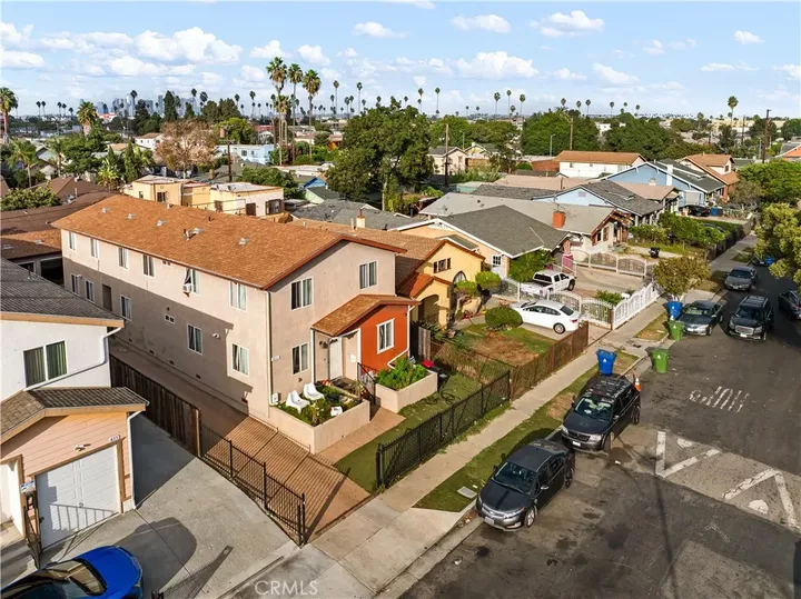 Property Photo:  831 W 50th  CA 90037 