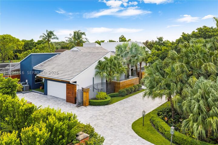 Property Photo:  8740 SW 104th St  FL 33176 