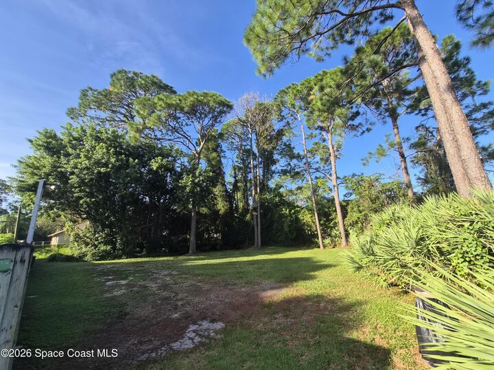 Property Photo: 1418 Kaslo Circle NW FL 32907