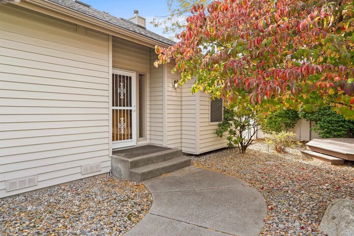 Property Photo:  5715 N Vista Grande Dr  WA 99027 