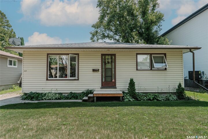 Photo de la propriété:  127 107th Street W  SK S7N 1P2 