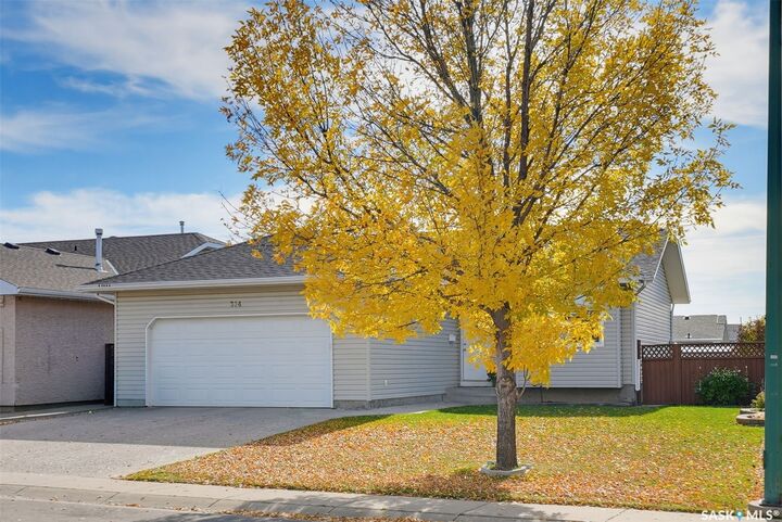 Property Photo:  314 Peterson Crescent  SK S7L 7H7 