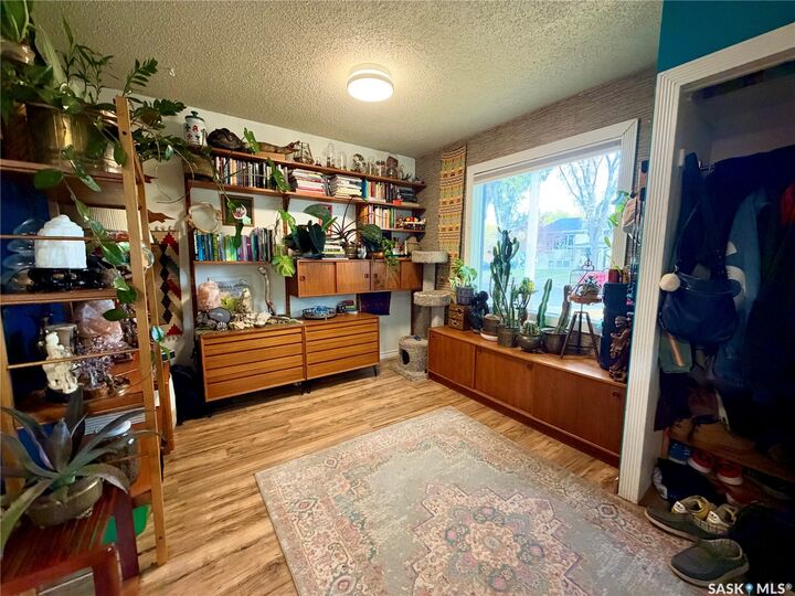 Property Photo:  431 L Avenue N  SK S7L 2P6 
