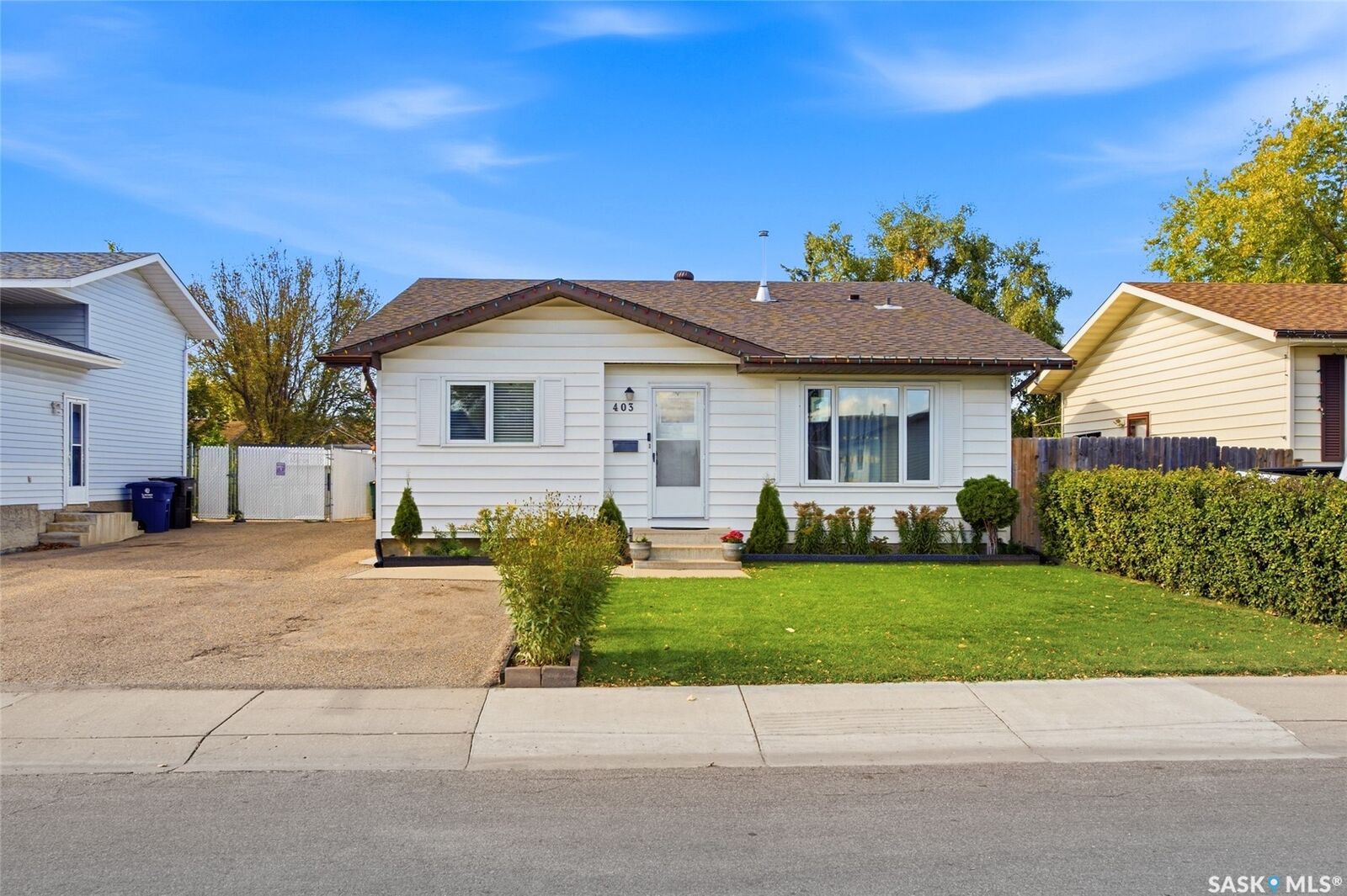Property Photo:  403 Sherry Crescent  SK S7M 5R9 
