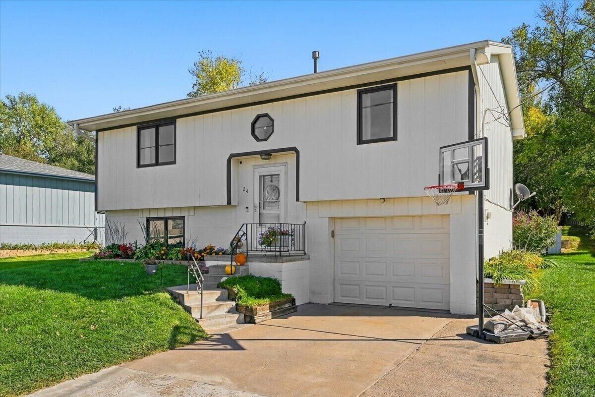 Property Photo:  24 Countryside Drive  IA 51575 
