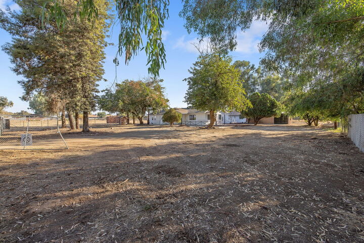 Property Photo:  20288 Road 196  CA 93247 