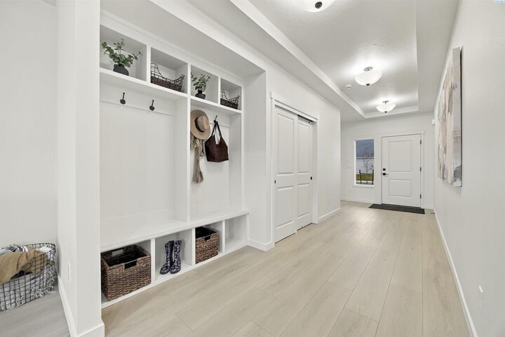 Property Photo:  200 Scott Rd  WA 99350 