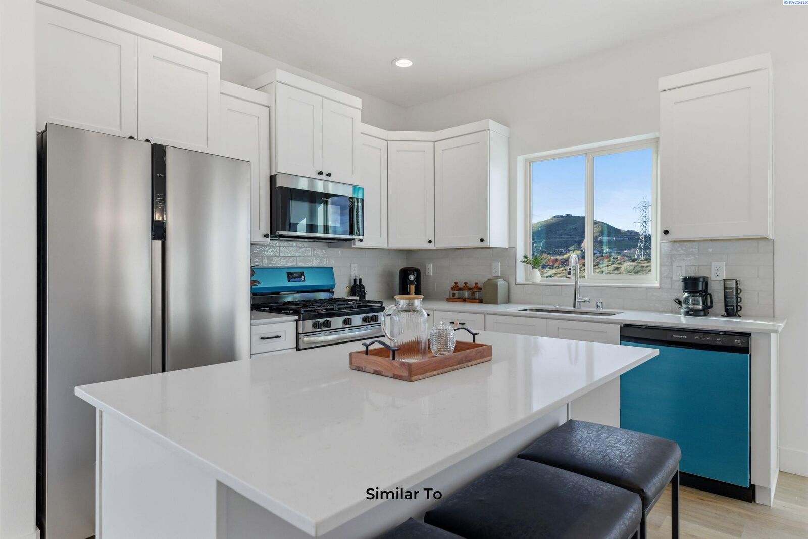 Property Photo:  289 N Dewberry Pl  WA 99336 