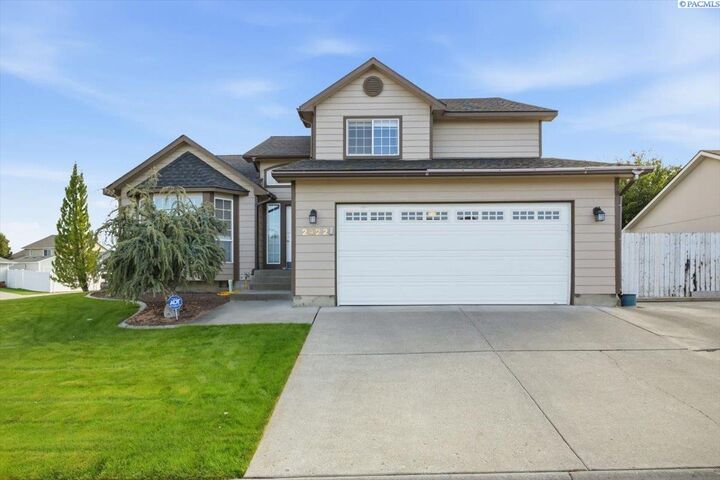 Property Photo: 2422 S Arthur Ct WA 99338