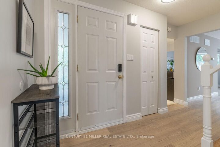 Property Photo:  2697 Hollington Crescent  ON L5K 1E8 