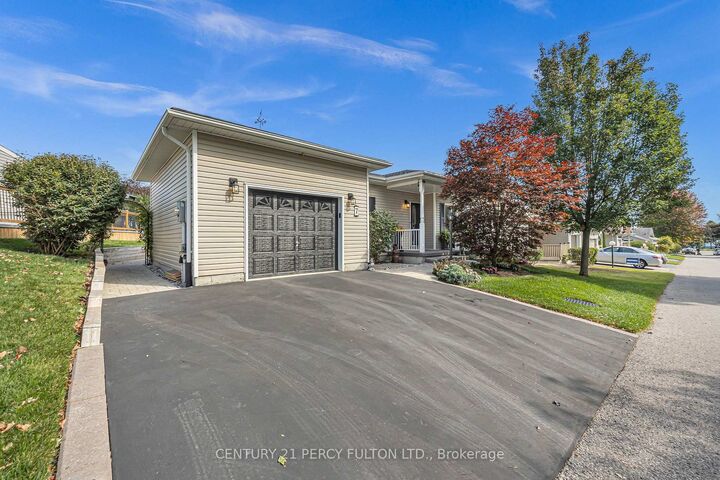 Property Photo: 7 Eastbank Road ON L1B 1B7