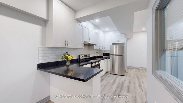 Property Photo:  586 Parliament Street C  ON M4X 1P8 