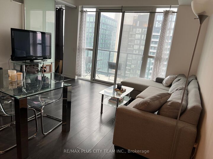 Property Photo:  87 Peter Street 4613  ON M5V 2G4 