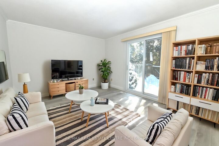 Property Photo:  1247 Huron Street 111  ON N5Y 4X7 
