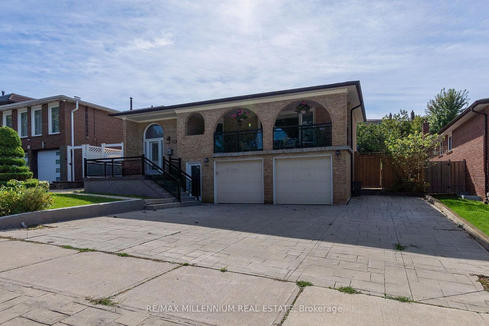 Property Photo:  99 Willis Road Lower  ON L4L 2S4 