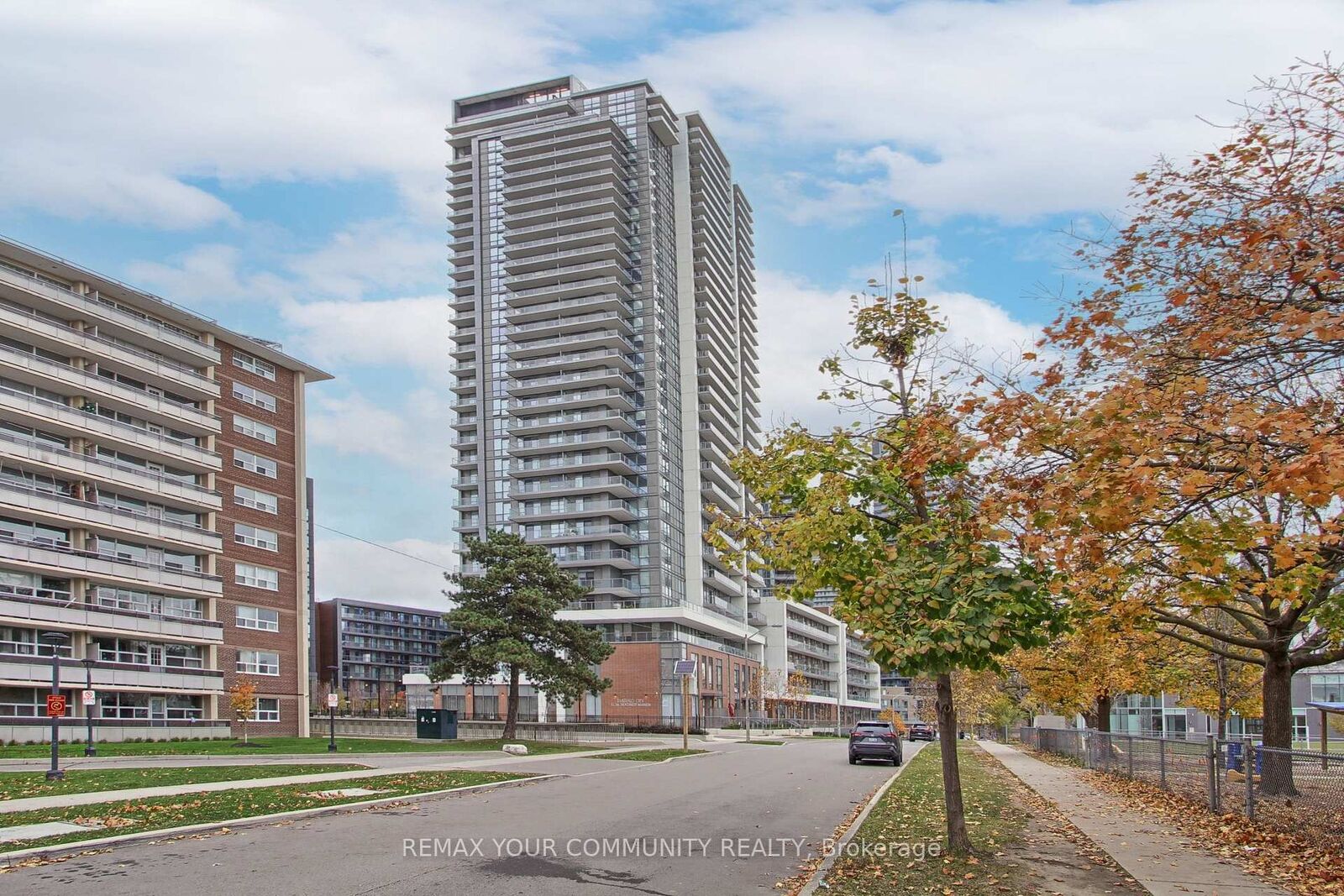 Property Photo:  32 Forest Manor Road 1902  ON M2J 1M5 