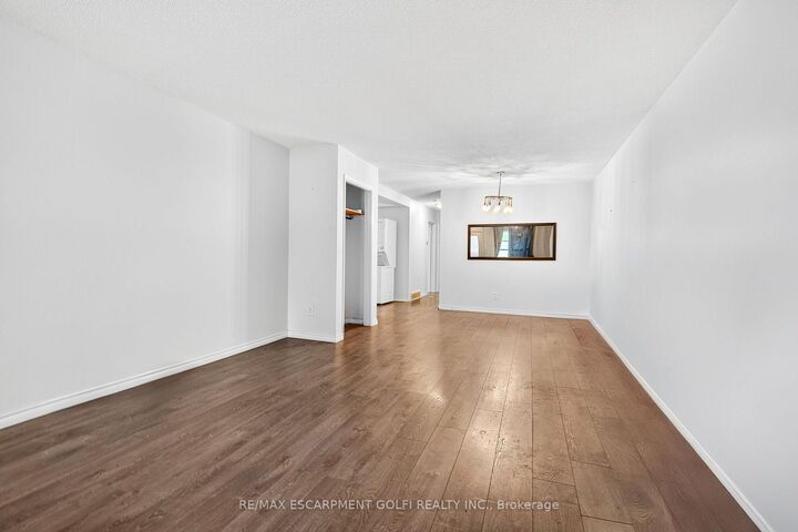 Property Photo:  133 Northgate Drive Main Floor  ON L3C 5Y3 