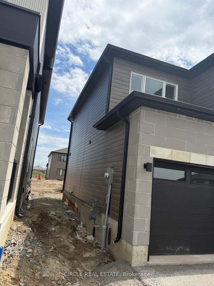 Property Photo:  64 Creighton Drive  ON K0H 2H0 