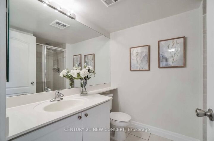 Property Photo: 21 Hillcrest Avenue 506 ON M2N 7K2