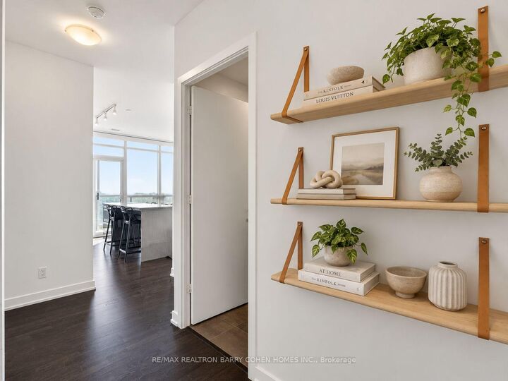 Property Photo:  501 St Clair Avenue W 1707  ON M5P 0A2 