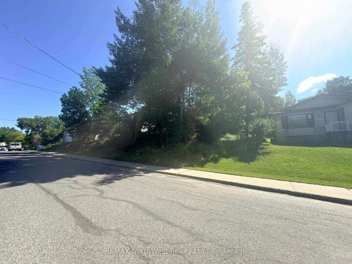 Property Photo:  881 4th Avenue S  ON P9N 1Z9 