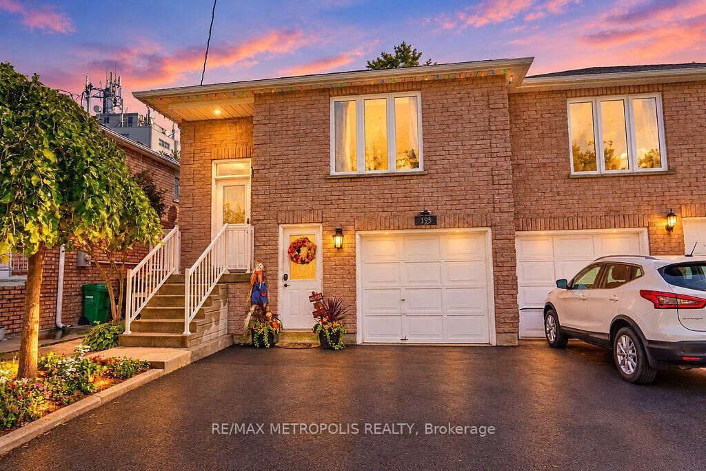 Property Photo:  195 Vodden Street E Main  ON L6V 1M9 