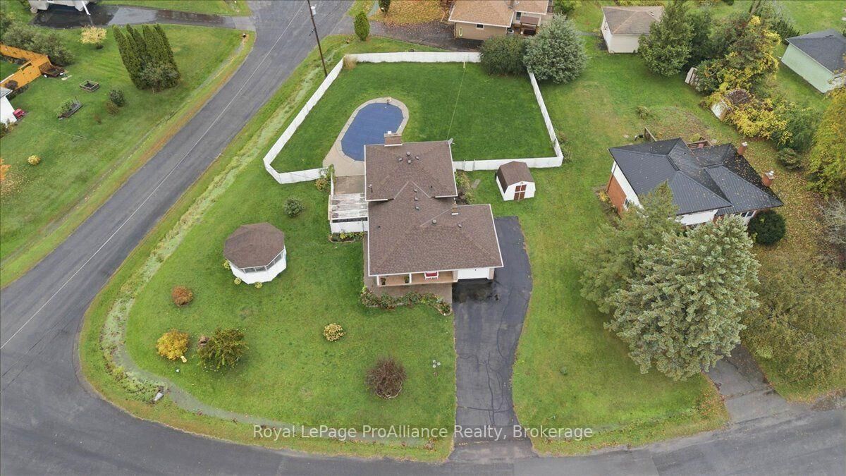 Property Photo:  106 Burns Avenue  ON K8N 4Z2 