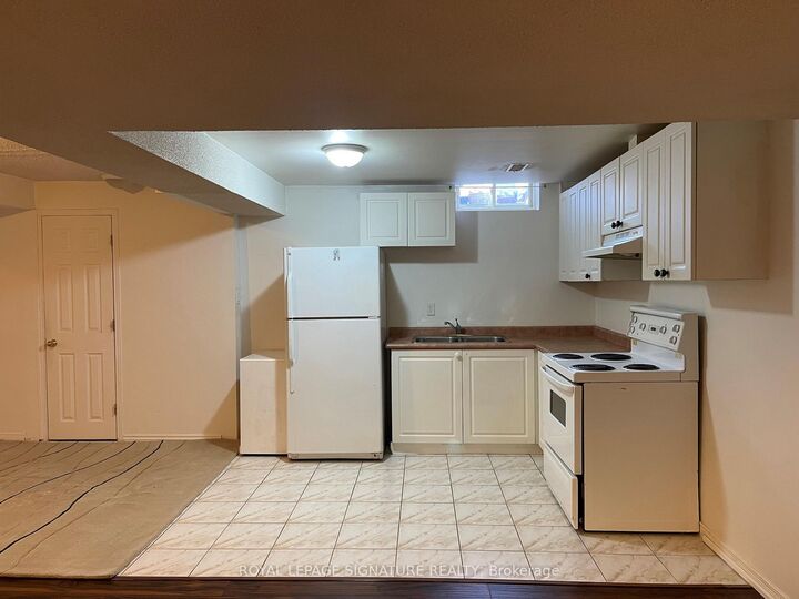Property Photo:  803 Sombrero Way  ON L5W 1S8 