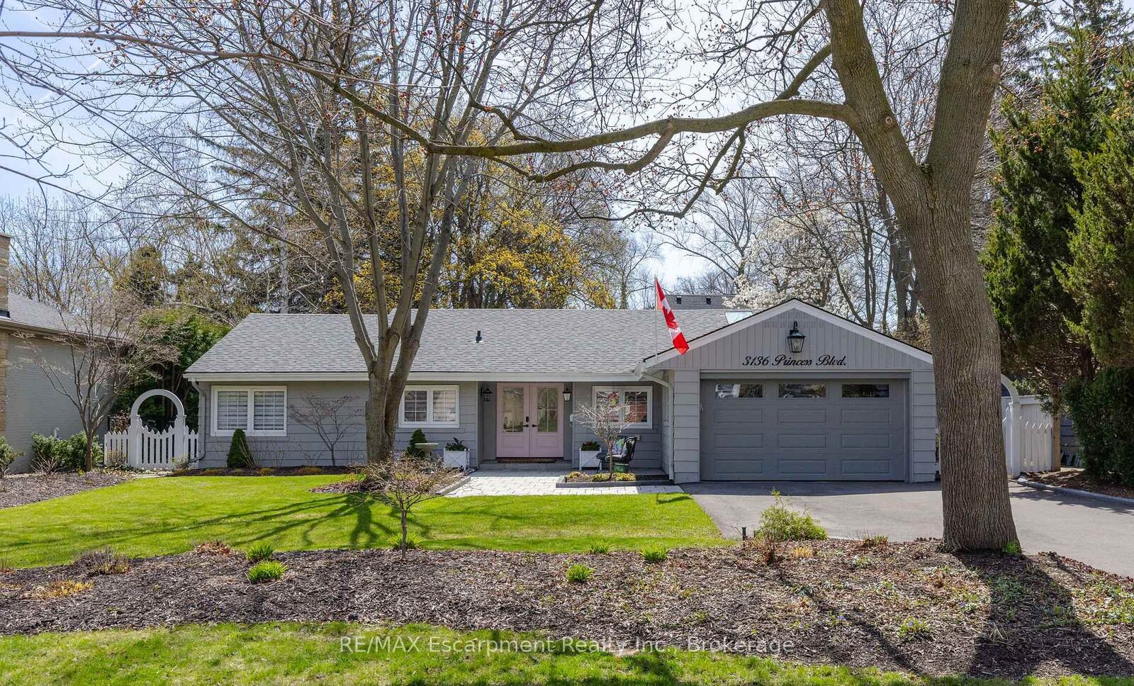 Property Photo:  3136 Princess Boulevard  ON L7N 1G4 