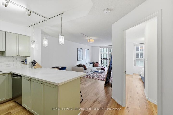 Property Photo:  1000 King Street W 513  ON M6K 3N1 