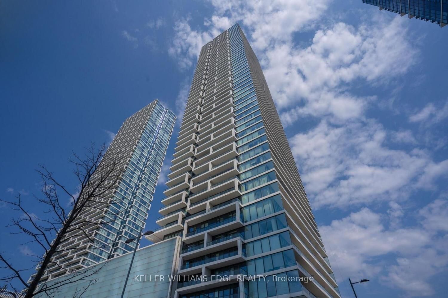 Property Photo:  950 Portage Parkway 2005  ON L4K 0J7 