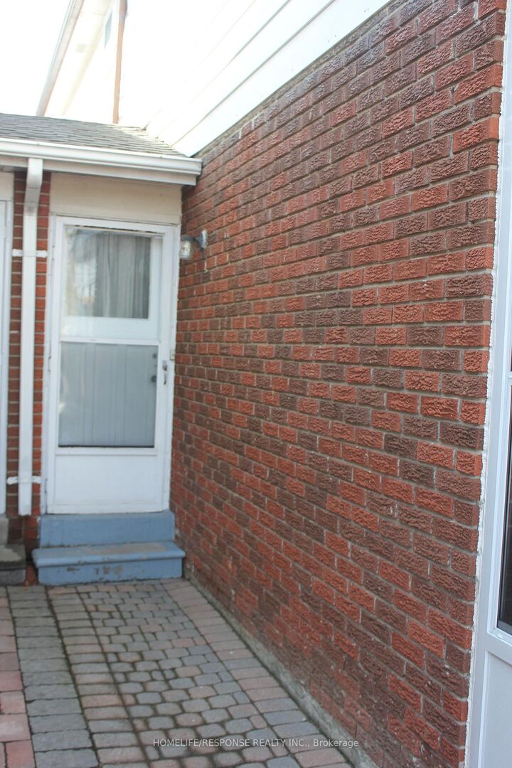 Property Photo:  20 Nootka Crescent Lower  ON M2H 2X6 