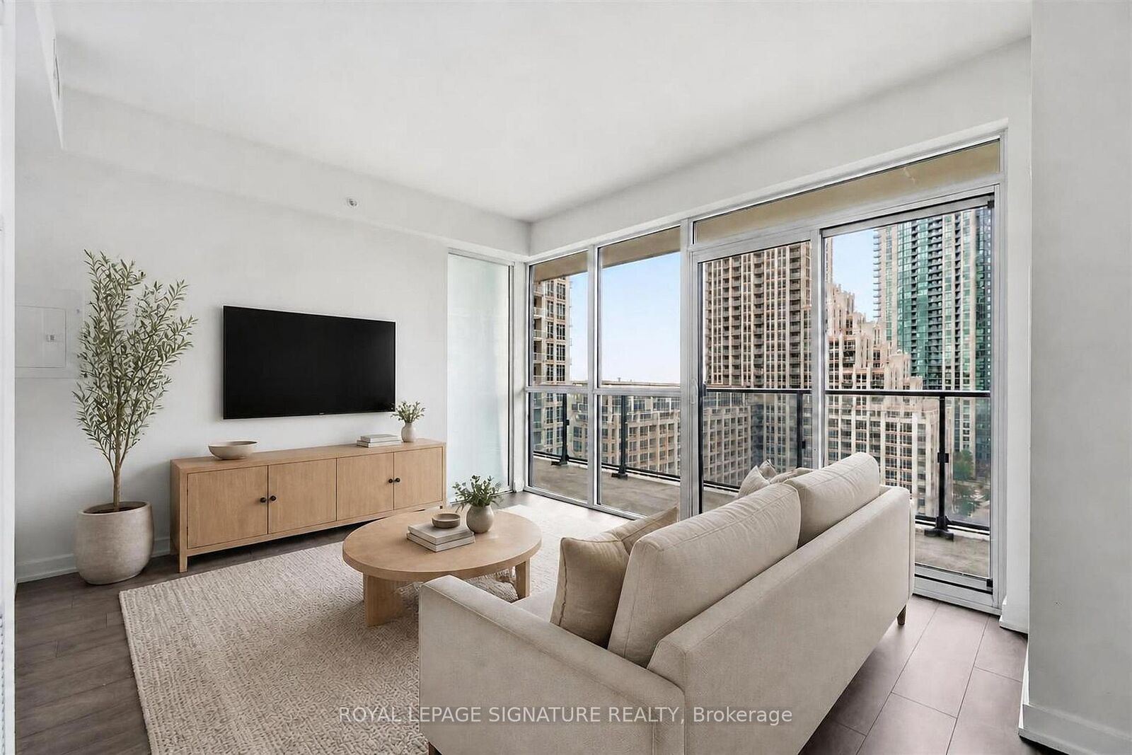 Property Photo:  38 Iannuzzi Street 1512  ON M5V 0S2 