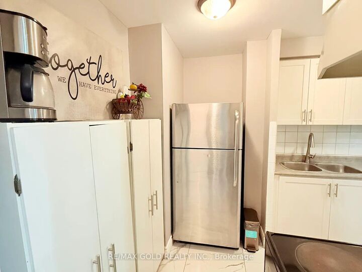 Property Photo:  2095 Roche Court 179  ON L5K 2C8 