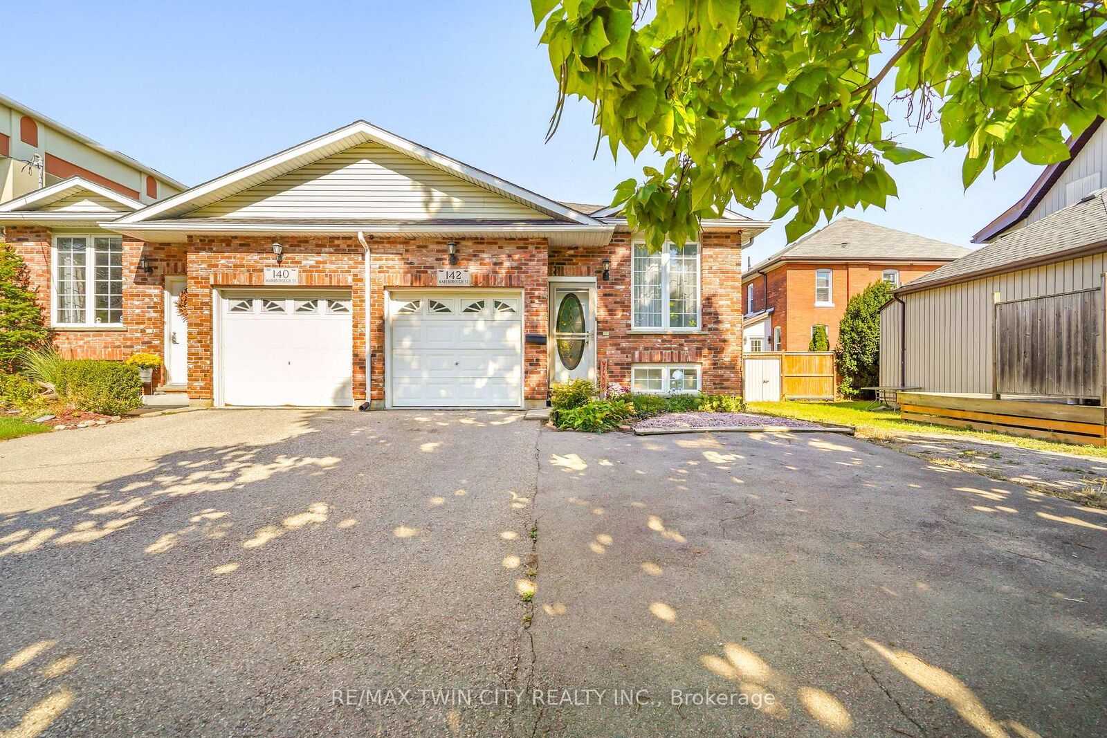 Property Photo:  142 Marlborough Street  ON N3S 7Y2 
