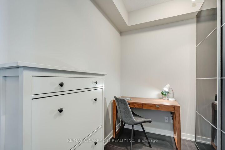 Property Photo:  5240 Dundas Street 604  ON L7L 0J6 