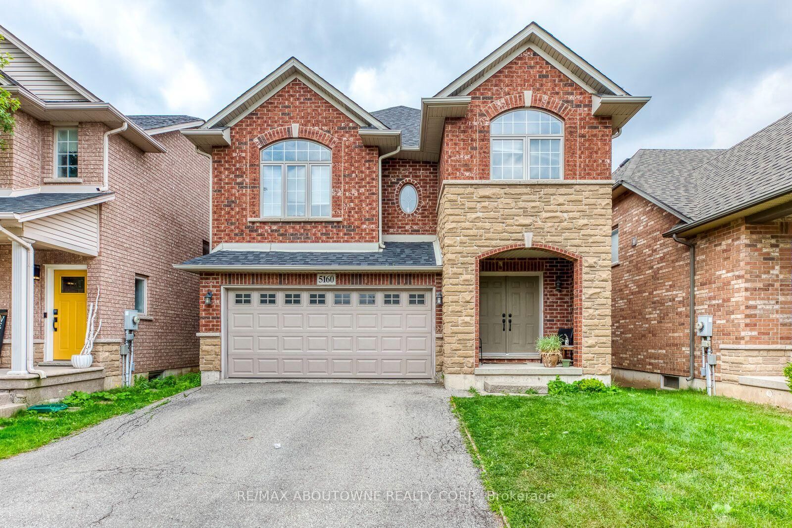 Property Photo:  5160 Bird Boulevard  ON L7L 7J4 