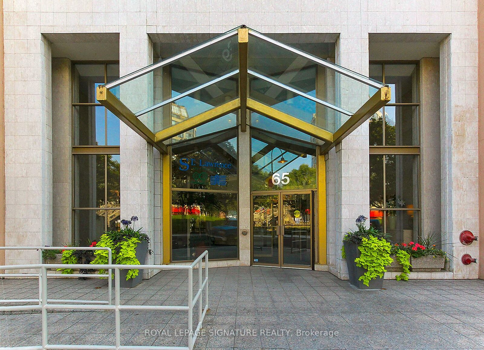 Property Photo:  65 Scadding Avenue 722  ON M5A 4L1 